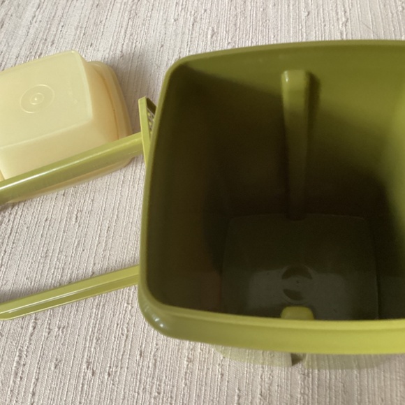 VINTAGE AVOCADO GREEN TUPPERWARE PICK-A-DELI PICKLE/MARINADES CONTAINER - Picture 2 of 6